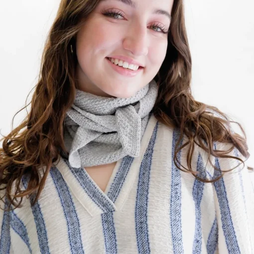 BLACK COLOUR Bckitty Triangle Scarf Grey