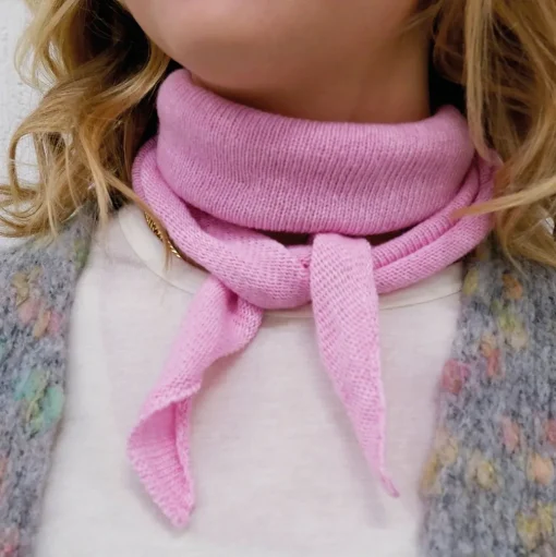 BLACK COLOUR Triangle Knitted Scarf Pink