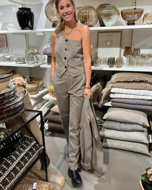 CO' COUTURE Vida Asym Tailor Vest Walnut