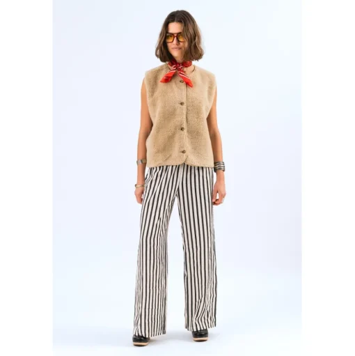 LOLLYS LAUNDRY Jace Vest Sand