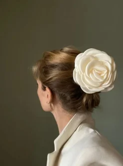 PICO COPENHAGEN Giant Satin Rose Claw Nude